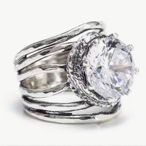 🔹 Artisan Style Elegant Silver Ring with CZ Accent 🔹